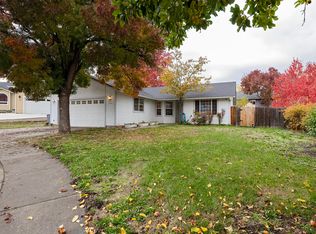 345 Blackberry Ct, Talent, OR 97540