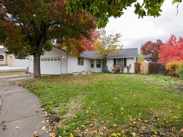 345 Blackberry Ct, Talent, OR 97540