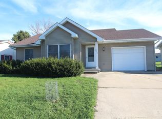 812 Crestview Dr, Webster City, IA 50595