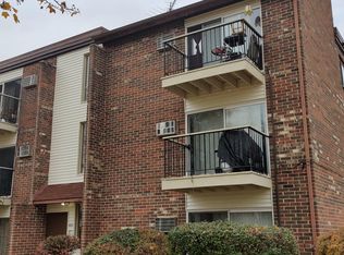 400 Pleasant Run Dr APT F, Wheeling, IL 60090