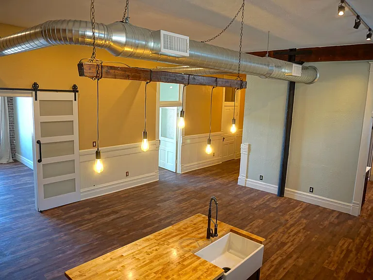 100 W Crawford St #3 — Photo 1