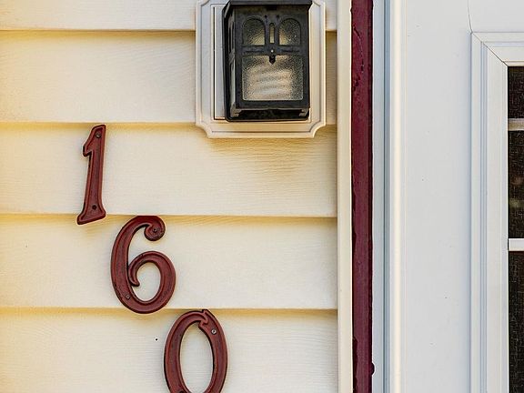 2nd image of 160 S Lilac St