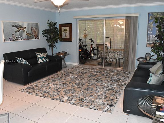 2nd image of 500 NE 14th Ave APT 204