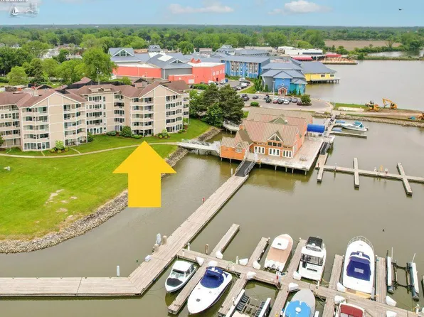 22 Marina Point Dr, Sandusky, OH 44870