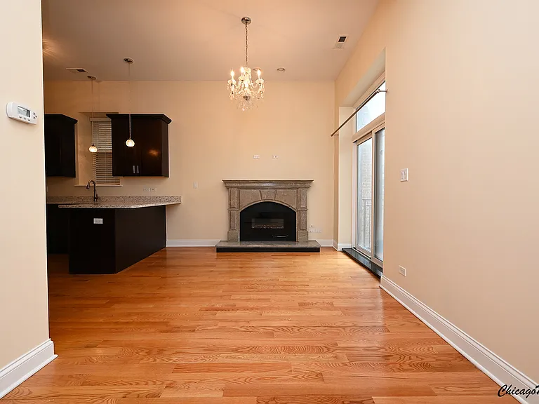 904 W Erie St #1R — Photo 4