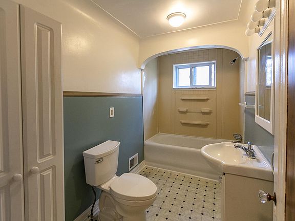 4th image of 1326 Bagley St APT 1F