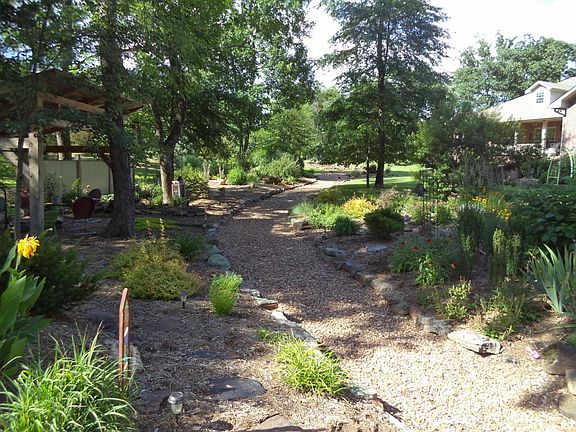5th image of 859 Stonegate Dr