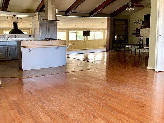 5th image of 1014 Walnut Dr