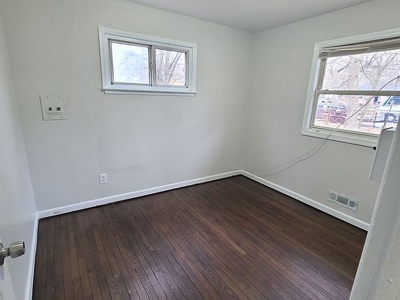 5th image of 1319 Marshall St
