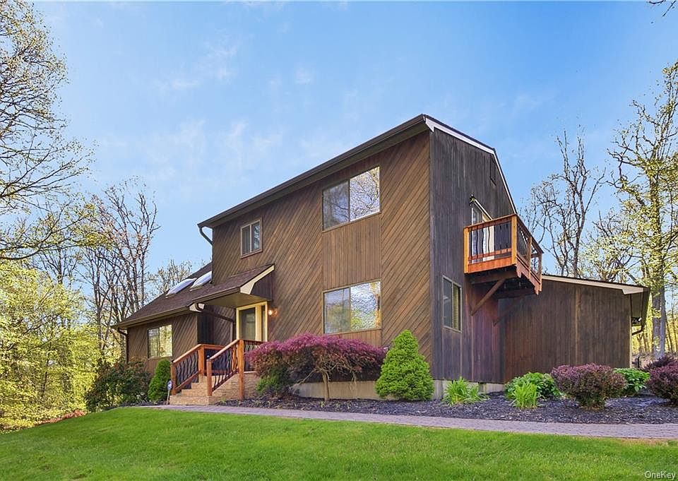 1st image of 11 Lori Ln