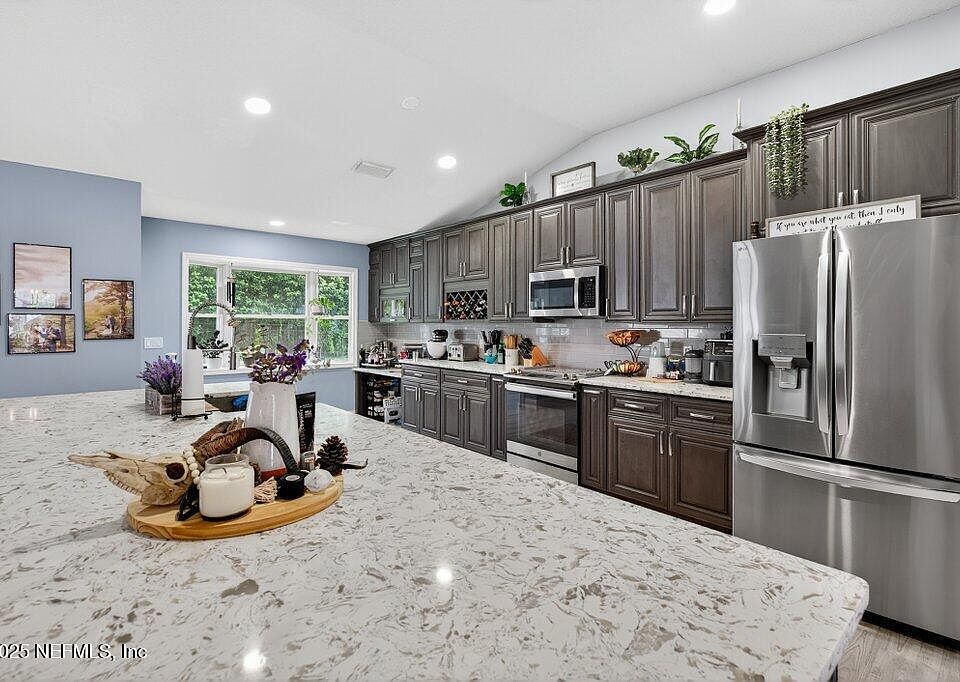 1st image of 7 WINTERBERRY Place