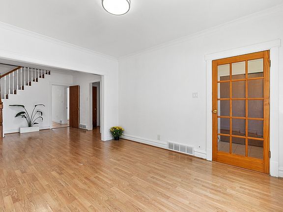 4th image of 2024 N 73rd Ave