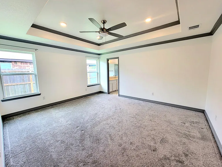 807 Holliday Dr — Photo 13