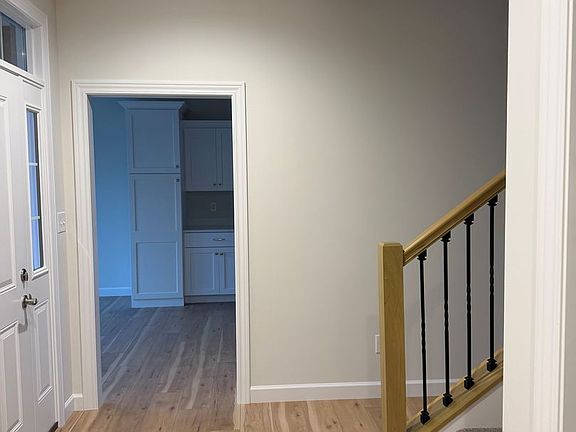 3rd image of 925 W Baywood Dr