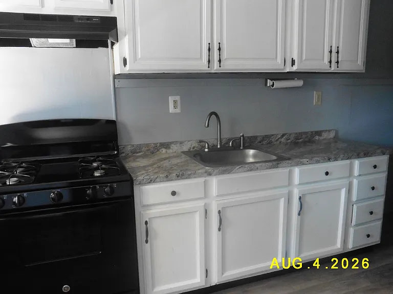 1527 Catherine St — Photo 5