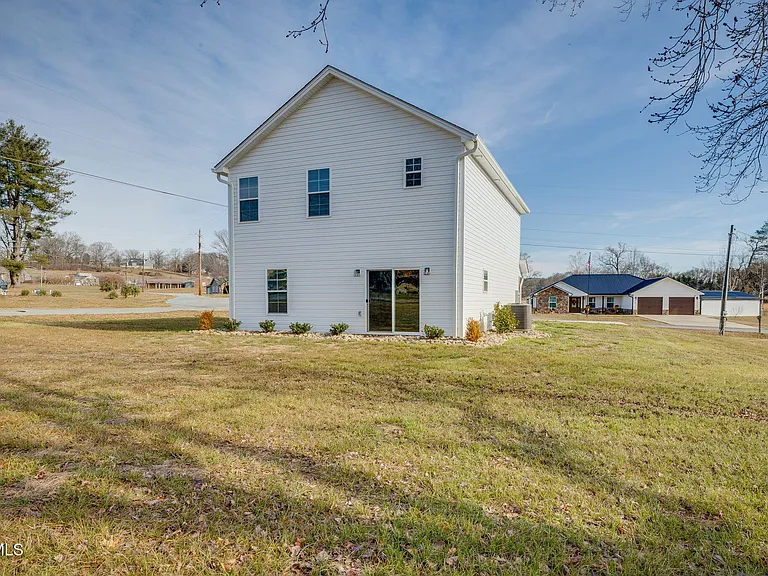 300 Robin Hood Ln — Photo 29
