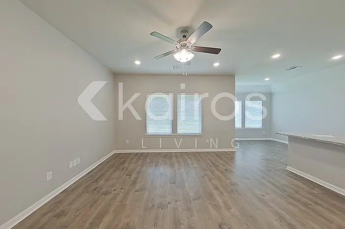 403 Mango Dr — Photo 4