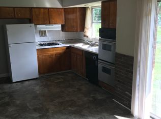 24 Queen Ann Dr, Hazelwood, MO 63042