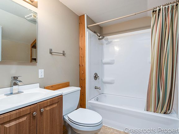 4th image of 1109 W Fulton St