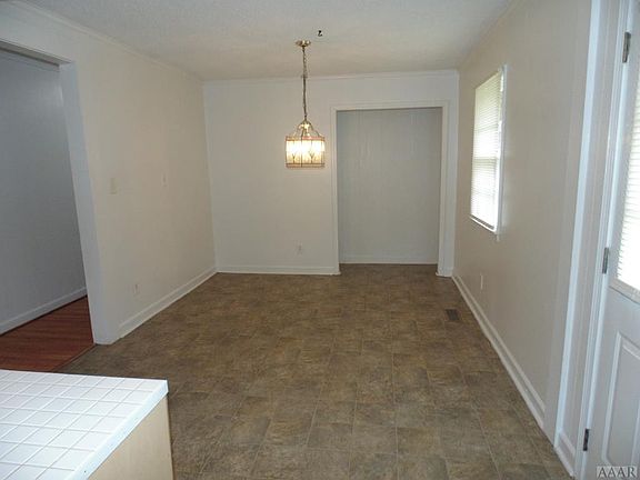 3rd image of 127 Glovers Cross Road