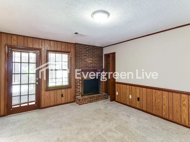 1345 Pine Ridge Rd — Photo 3