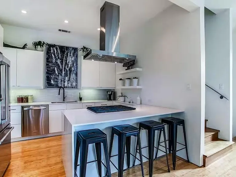 4401 Roseland Ave #B — Photo 5