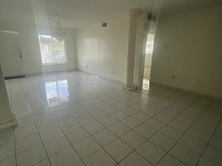 10115 SW 21st Ter — Photo 3