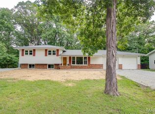 9024 Oakridge Dr, Alton, IL 62002