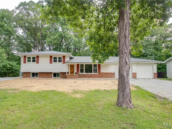 9024 Oakridge Dr, Alton, IL 62002