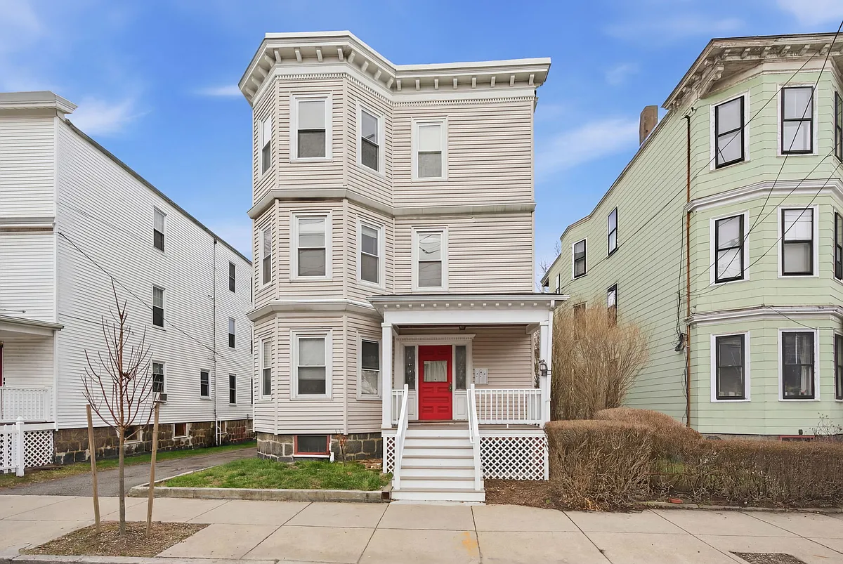 Building Photo - 18 Gibson St #3