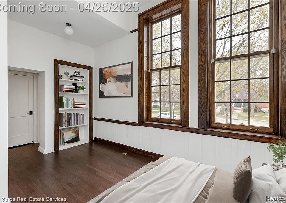 389 Saint Clair St # 201, photo 9