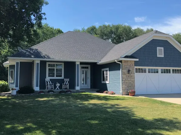 645 Lancaster Blvd, Zumbrota, MN 55992