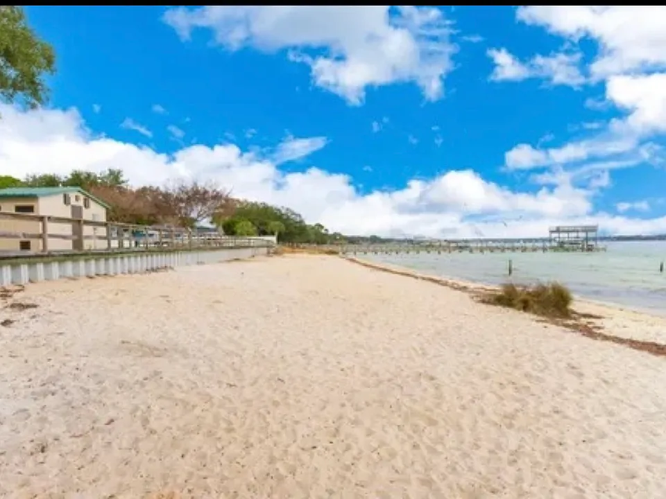 266 Beachview Dr