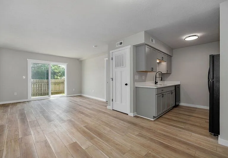 2213 E Macs Ct #13 — Photo 2