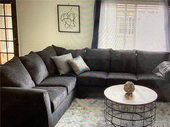3rd image of 2200 Far Hills Ave APT 11