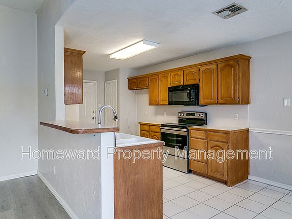 4th image of 962 Meadow Cir S