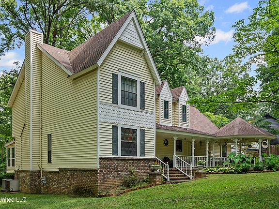 2nd image of 7155 Country Oak Dr