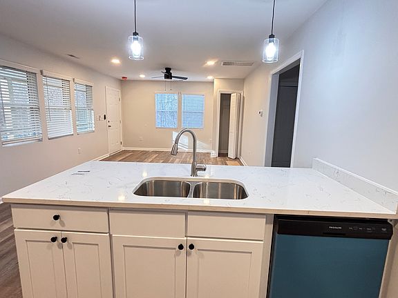 4th image of 4936 Leinbach Dr #B