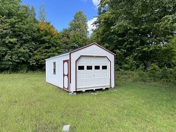 4th image of 772 River Rd