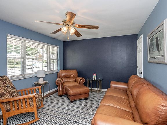 3rd image of 10513 Thornview Dr