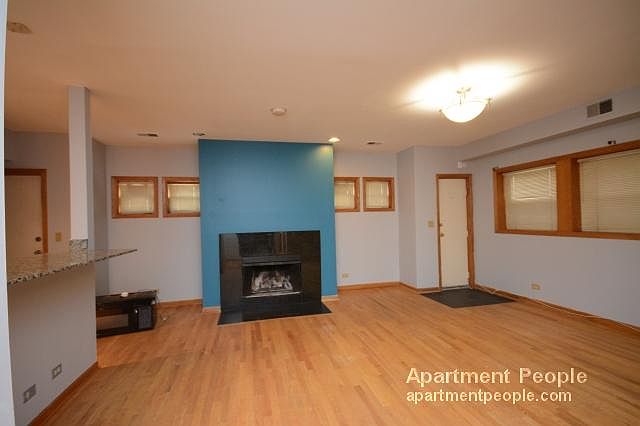 1st image of 921 W Lawrence Ave #B