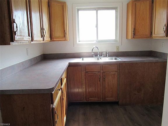 4th image of 1412 Middle Ave