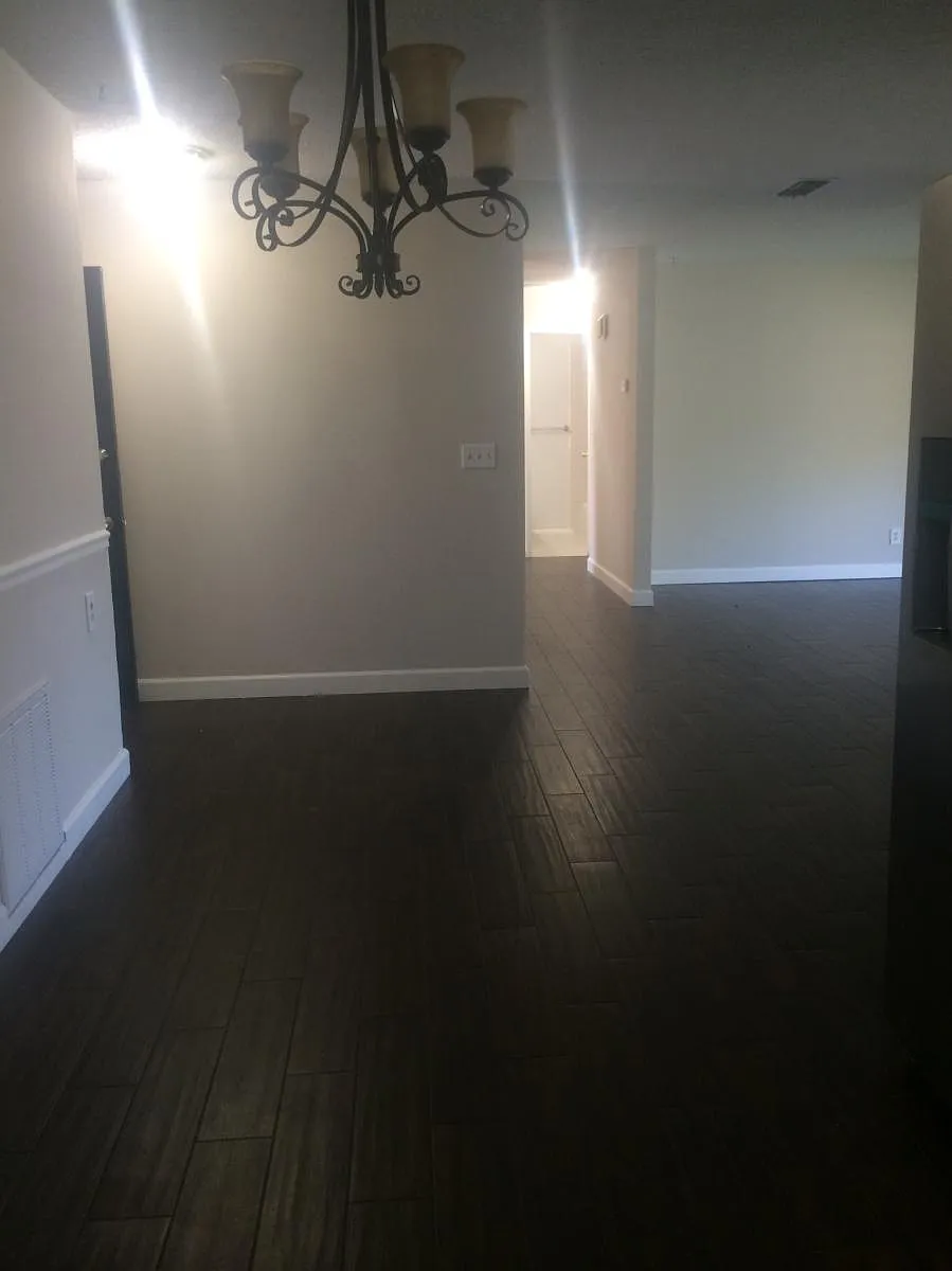 Building Photo - 1916 Montego Ct