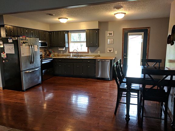 3rd image of 160 Oak St