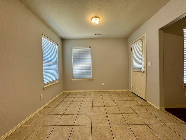 807 SW River Rock St — Photo 8