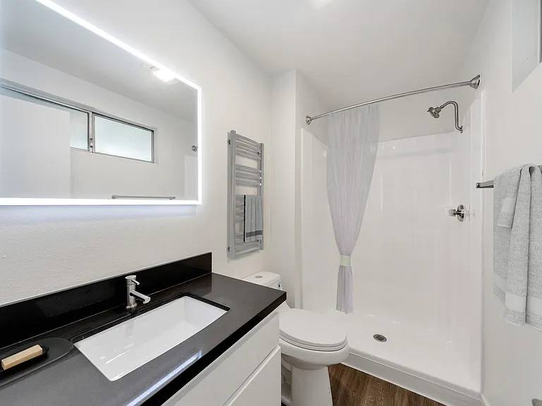 Oasis Apartments — Photo 15