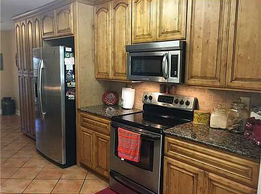 3rd image of 7037 Oakhurst Dr
