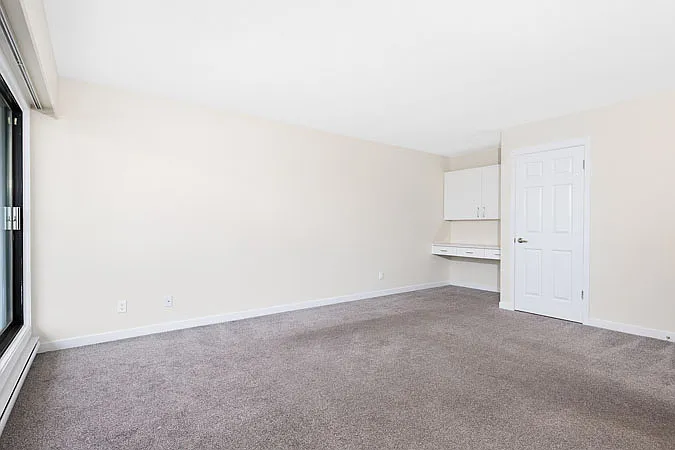 Rembrandt Apartments — Photo 2