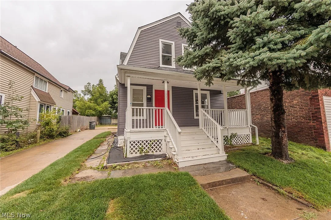 3 bed, 2.0 bath, 1200 sqft, $2,300 — Photo 2
