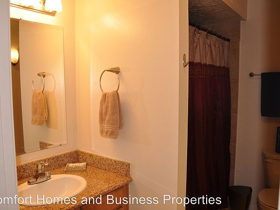 3rd image of 212 San Clemente Ave NW APT 4